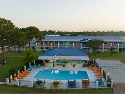 Hotel McCoy - Art, Libations, Pool Society