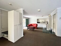 Stay at Alice Springs Hotel