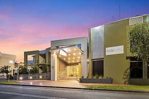 Stay at Alice Springs Hotel