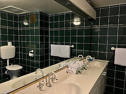 Stay at Alice Springs Hotel