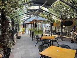 Stay at Alice Springs Hotel