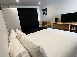 Stay at Alice Springs Hotel
