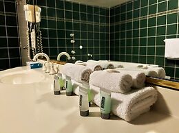 Stay at Alice Springs Hotel