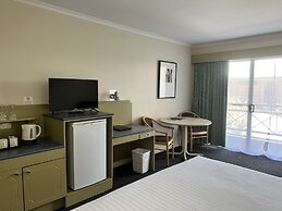 Stay at Alice Springs Hotel