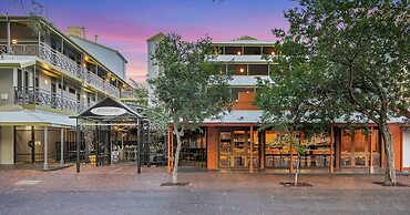 Stay at Alice Springs Hotel