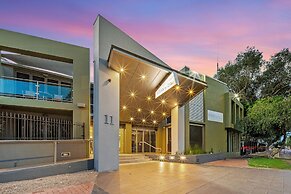 Stay at Alice Springs Hotel