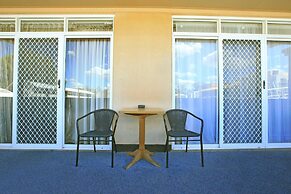 Stay at Alice Springs Hotel