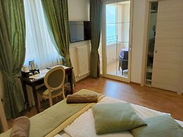 Lake Front Hotel Brenzone