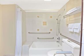 Super 8 by Wyndham Shawnee