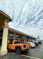 Super 8 by Wyndham Shawnee