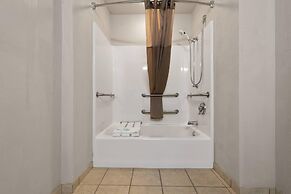 Rodeway Inn & Suites Tomahawk