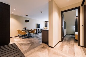 Court Hotel