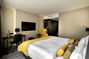 Court Hotel