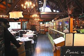 Sunwapta Falls Rocky Mountain Lodge