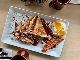 Sunwapta Falls Rocky Mountain Lodge