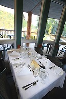 Sunwapta Falls Rocky Mountain Lodge