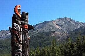 Sunwapta Falls Rocky Mountain Lodge