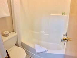 Sunwapta Falls Rocky Mountain Lodge