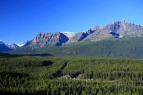Sunwapta Falls Rocky Mountain Lodge
