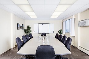 Campus Tower Suite Hotel