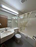 Americas Best Value Inn & Suites Ada