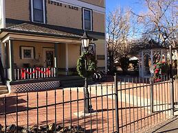 Spurs n Lace Bed & Breakfast Inn