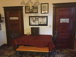 Spurs n Lace Bed & Breakfast Inn