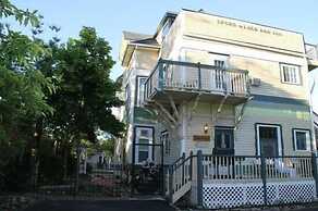 Spurs n Lace Bed & Breakfast Inn