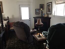 Spurs n Lace Bed & Breakfast Inn