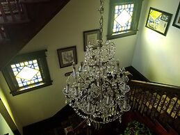 Spurs n Lace Bed & Breakfast Inn