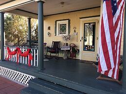 Spurs n Lace Bed & Breakfast Inn