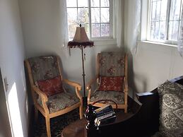 Spurs n Lace Bed & Breakfast Inn