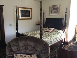 Spurs n Lace Bed & Breakfast Inn