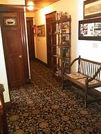 Spurs n Lace Bed & Breakfast Inn