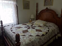 Spurs n Lace Bed & Breakfast Inn