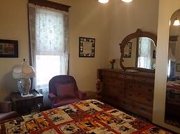 Spurs n Lace Bed & Breakfast Inn