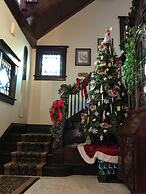 Spurs n Lace Bed & Breakfast Inn