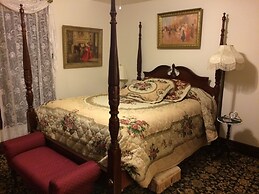 Spurs n Lace Bed & Breakfast Inn