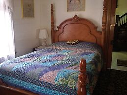 Spurs n Lace Bed & Breakfast Inn
