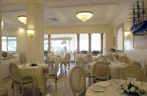 Hellenia Yachting Hotel