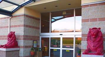 Red Lion Inn and Suites