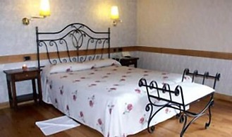 Rusticae Casa Antiga do Monte