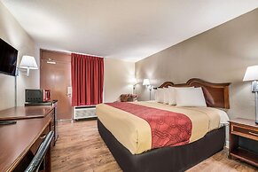 Econo Lodge Inn & Suites Macon