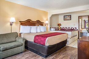Econo Lodge Inn & Suites Macon