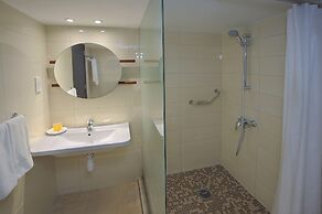 Nelia Beach Hotel & Spa