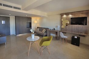 Nelia Beach Hotel & Spa