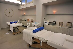 Nelia Beach Hotel & Spa