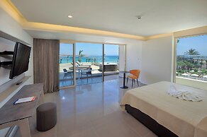 Nelia Beach Hotel & Spa