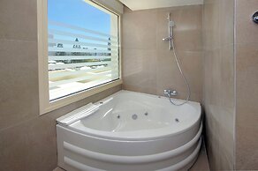 Nelia Beach Hotel & Spa