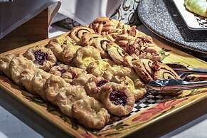 Monte Carlo Inn Toronto - Markham